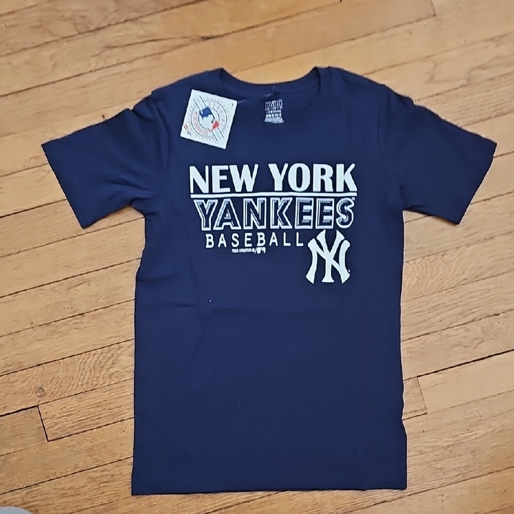 NWT: New York Yankees Youth Size M (10/12) T-shirt  ⚾️